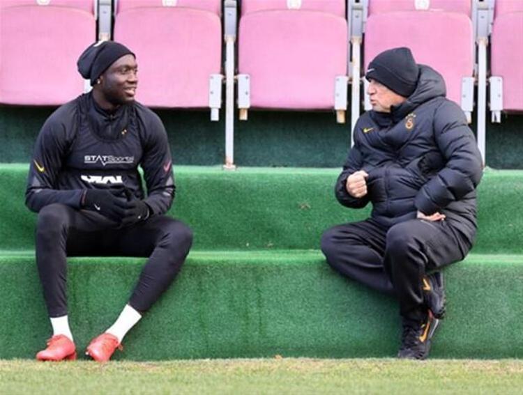 West Bromwich Albion’un Premier Lig’den düşmesine karşın 29 yaşındaki futbolcu, İngiltere’de kendini göstermeyi başardı. Bu nedenle transfer olabilmek için teknik direktör Fatih Terim’den süre istedi.