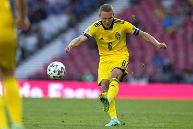 Sarı-kırmızılılar, sol bek için ise Werder Bremenli Ludwig Augustinsson için de girişimlerini sürdürüyor. 27 yaşındaki İsveçli oyuncu için Werder Bremen’in 6 milyon euro istediği belirtildi. Buna karşın Galatasaray futbolcu için Alman kulübüne 3.5 milyon euro teklif ettiği bildirildi.