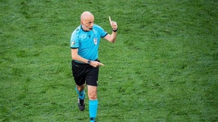 · Toplantıda Nihat Özdemir, Türk futbolu adına bir müjde de verdi. Avrupa Şampiyonası’nda çok başarı maçlar yöneten Cüneyt Çakır’ın UEFA tarafından Londra’ya davet edildiğini söyleyen Özdemir...