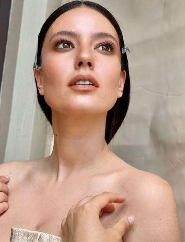 Pelin Akilin bikinili pozu olay oldu İkiz annesisin nasıl böyle karnın var