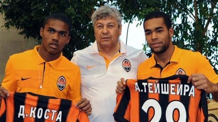 6 sezon top koşturduğu Shakhtar’da birçok başarıya imza attı. Teixeira 2016 yılında tam 50 milyon euro bonservis bedeliyle Çin ekibi JS Suning’e transfer oldu. Çin Süper Ligi’nde 119 maça çıkan yıldız oyuncu 57 gol, 33 asistlik performans ortaya koydu.