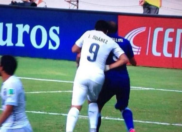 Luis Suarez, İtalya ile oynanan Dünya Kupası maçında da Chielliniyi ısırmış ve 4 ay men ile 9 maç ceza almıştı. Suarez, Ajax forması altında da PSV maçında rakibini ısırmıştı.