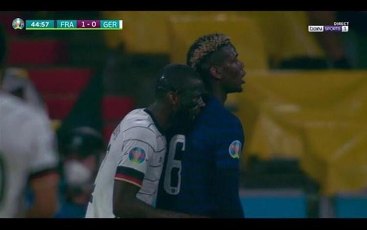 Bir pozisyonda Chelsea forması da giyen Alman Rudiger, Pogbanın sırtını ısırdı. Pogba bir anda acı çeker bir şekilde haykırdı.