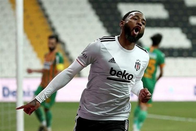 Georges-Kevin NKoudou geçtiğimiz sezonun özellikle ikinci devresinde performansını yükselterek, Beşiktaşın kazandığı şampiyonlukta pay sahibi olmayı başarmıştı.