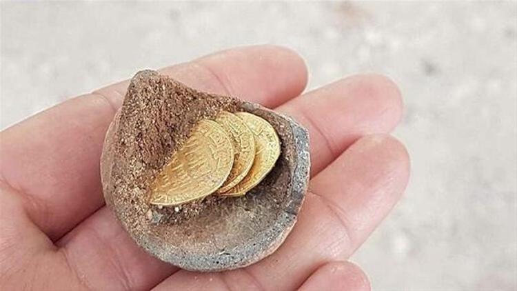 Avrupadaki Büyük Karla birçok hediye gönderen Harun Reşidin yolladığı bir saat özellikle o zamanın yaşlı kıtasında büyük ilgi uyandırdı.