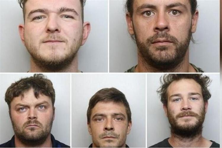 İngiliz Daily Mail gazetesinin haberine göre Chester Sulh Ceza Mahkemesinde görülen davada, her iki bölgenin de deliklerle dolu bulunmasının ardından polis ekipleri suçu keşfetmiş oldu. Şüphelilerden birinin cep telefonunda yapılan analizler, beş kişiden oluşan bir WhatsApp grubunu ve soygunun ayrıntılarını ortaya çıkardı.
