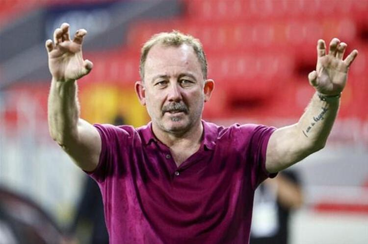 Mevcut kalecileri Ersin Destanoğlu ve Utku Yuvakuran ile yola devam etmek isteyen Sergen Yalçın’ın ofansif orta saha ve golcü takviyesi için ısrarlı olduğu belirlendi.