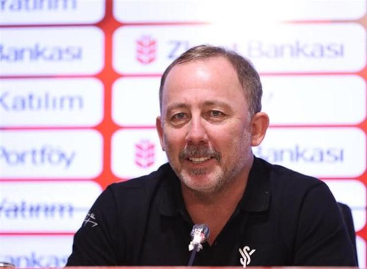 Alaçatı’ya giden Asbaşkan Emre Kocadağ, Çeşme’de bulunan Sergen Yalçın’la 1-2 gün içinde bir araya gelecek. Toplantıda hem yeni sözleşmenin detayları hem de kadro yapılanması masaya yatırılacak.