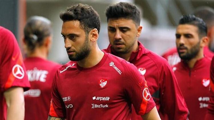 Galatasaray başkan adaylarından Metin Öztürk, Skorerden Nergis Aşkına yaptığı açıklamada Türkiyeyi ayağa kaldıracak bir 10 numarayı Fatih hocamız istediği anda transfer edeceğiz. Bu 10 numara Türk ve büyük ses getirecek. ifadelerini kullanmış ve gözler Hakan Çalhanoğluna çevrilmişti.