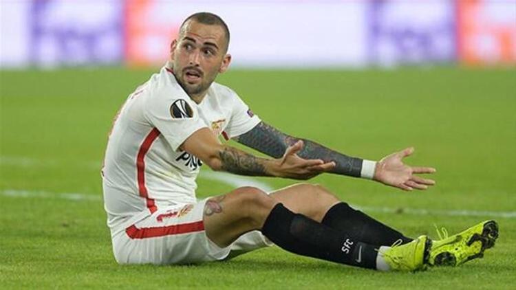 Aleix Vidal, Fenerbahçenin teklifini düşünürken Sarı-Lacivertli kurmaylar da İspanyol futbolcunun menajerini yakın markaja almış durumda. Vidale F.Bahçe dışında Çinden tekliflerin olduğu ifade ediliyor.
