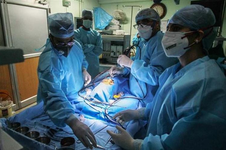 Bağışıklık sisteminin koronavirüse karşı hararetli mücadelesi, vücuda zarar vermeye başladığında kullanılan steroidler, bazı insanlarda bu mücadele sırasında oluşan akciğer iltihabını önleyebiliyor.