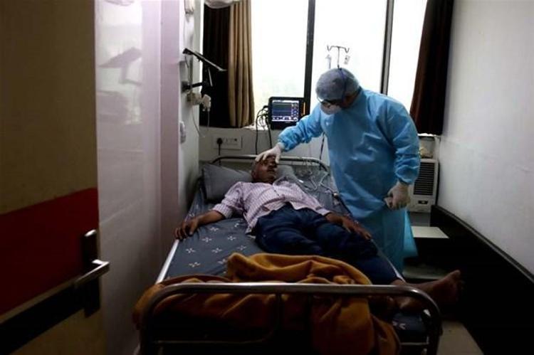 Dünyada mukormikoz dehşeti Hindistanda ölümcül kara mantar alarmı: Hastalık nasıl yayılıyor, belirtileri neler