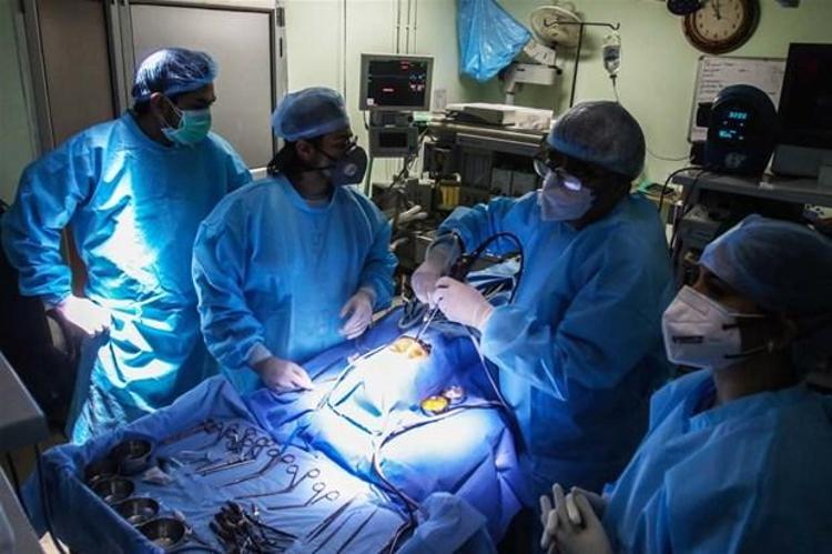 Doktorlar hastaların çoğunun görme yetilerini yitirmeye başladıktan sonra geldiğini ve bunun da tedaviyi zorlaştırdığını söylüyor.