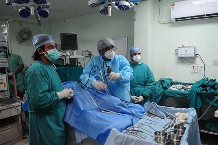 Dünyada mukormikoz dehşeti Hindistanda ölümcül kara mantar alarmı: Hastalık nasıl yayılıyor, belirtileri neler