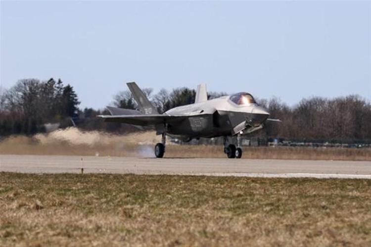 Rus medyası, Estonyaya konuşlandırılan F-35lere karşılık 18 adet Su-30 ve Su-35 jetini Rusya lideri Vladimir Putinin Doğu Avrupadaki tek değerli müttefiki Aleksandr Lukaşenkonun ülkesi Belarusa gönderildiğini yazmıştı.