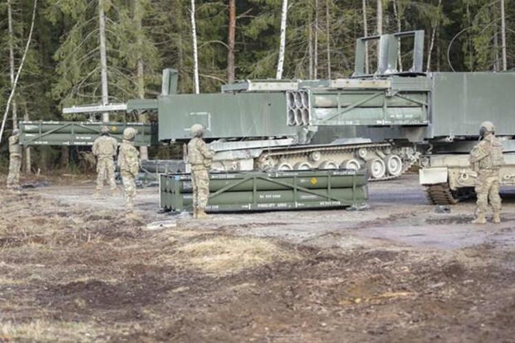 Kırım çevresinde onlarca savaş uçağı bırakan Rusya, Estonyaya konuşlandırılan F-35lerden rahatsızlığını da gizlememişti. Savunma Bakanı Sergey Şoygu, askerlerine NATOnun vereceği gözdağı için Derhal müdahalede bulunmaya hazır olun demişti.