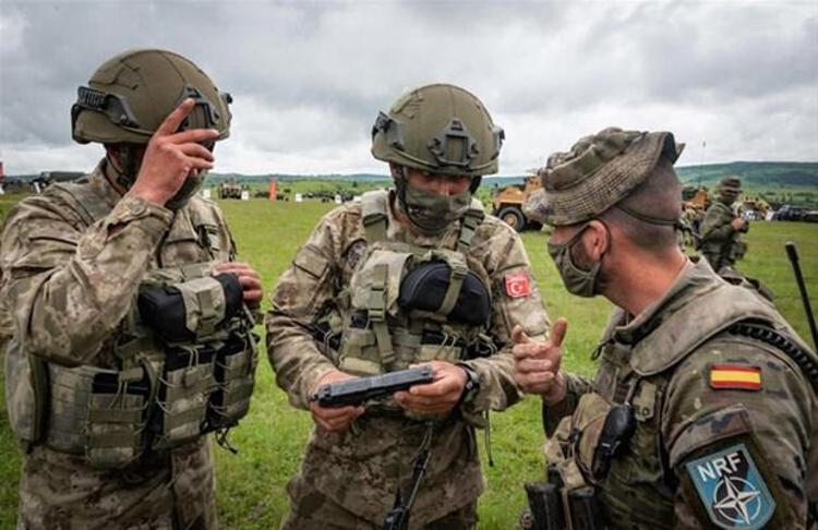 Romanya Cincuda icra edilen ve 15 ülkenin yer aldığı Defender Europeun son bölümünde komuta Türkiyede; ABD ordusunun resmi fotoğraf hesabından çok sayıda kare yayınlandı.