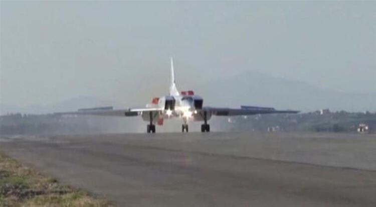 Defender Europe 2021 tatbikatı sürerken, Rusya ilk kez Suriyedeki Hmeymim Hava Üssüne Tu-22M bombardıman jetleri indirdi ve savaş uçakları tüm Akdeniz boyunca uçtu.