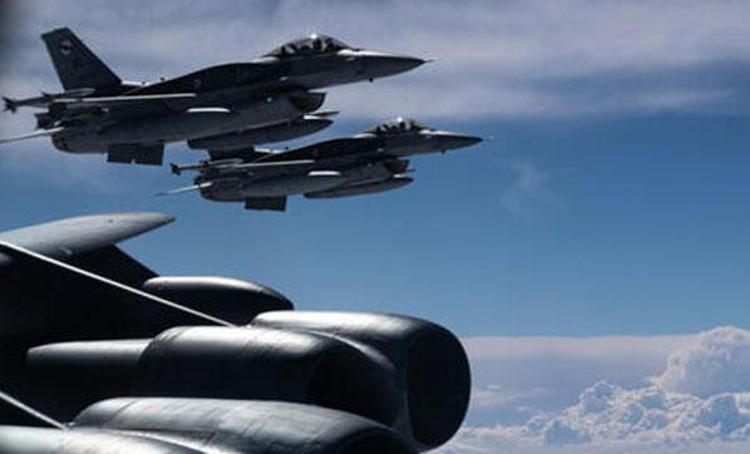 Son çeyrek yüzyılın en büyük gözdağına girişen ABD ve NATO, Rusyanın Soğuk Savaşı geri getiren hamlesiyle bu kez 100 savaş uçağını birden Vladimir Putine karşı havalandırdı.