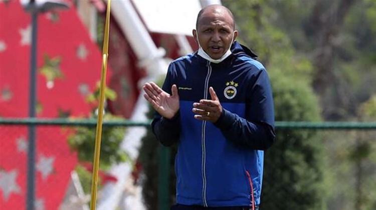 Geçtiğimiz sezonun sonunda Fenerbahçede antrenör olarak görev yapmaya başlayan Aurelio da Sarı Lacivertli kulübe veda edecek. Mehmet Aurelio, Fenerbahçe Futbol A Takımında 1 yıl görev yaptı.