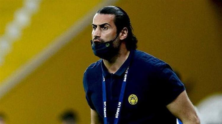 Fenerbahçe teknik heyetinde yardımcı antrenör olarak görev yapan aynı zamanda gözlem ekibinde de yer alan Sarı Lacivertlilerin efsane isimlerinden Volkan Demirelin de kulüpten ayrılması bekleniyor.