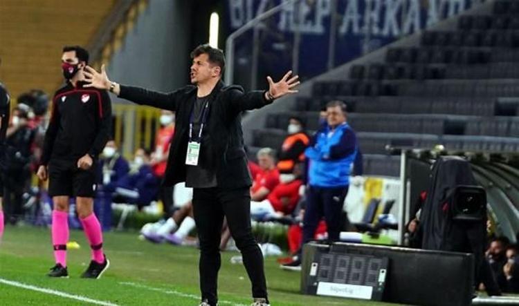 Bizden önce de yaptığı hizmetler dahil olmak üzere yaptığı her şey için teşekkür ediyorum. Yöneticiyken tanıdım. Yönetici değilken de tanıdım. Başkanken harcadığımız mesaide çok daha yakından tanıma fırsatım oldu. Kendisinden ne istediysek saf duygularla...