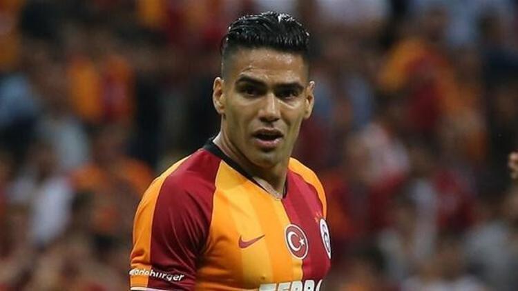 Galatasaraya geldiği günden bu yana gerek sakatlıkları gerekse yüksek maliyetiyle gündemden düşmeyen Radamel Falcaonun sarı-kırmızılılarla 1 yıl daha sözleşmesi bulunuyor. Cimbom, bonuslarla beraber yıllık 7 milyon Euroyu bulan ücreti nedeniyle Kolombiyalı golcüyle yollarını ayırmaya karar verdi ve menajerine tam yetki verdi.( A Spor)