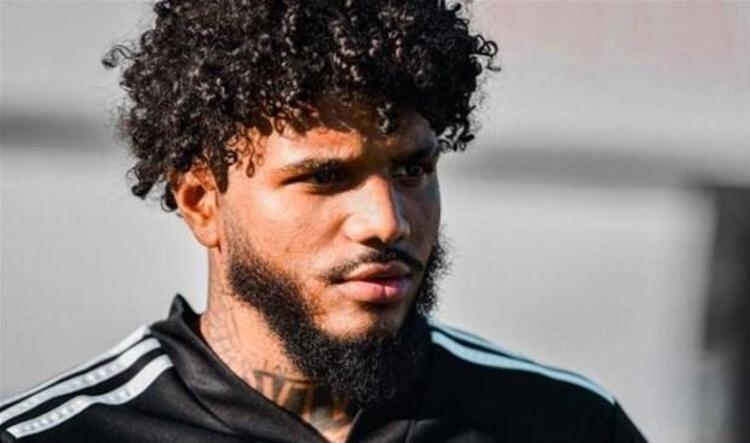 Sağ bek için Rosier’i yeniden kiralamak isteyen Beşiktaş da Costa’yı da radarına aldı. Çifte kupalı sezonda yüksek verim aldığı Rosier için Sporting ile görüşen Beşiktaş, olumsuz bir durumda alternatifini de hazırladı. Siyah beyazlıların, Mainz’da kiralık oynayan Danny da Costa’yı transfer etmeyi düşündüğü öğrenildi.