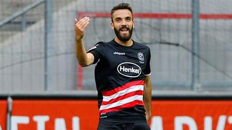 Fortuna Düsseldorfla olan mukavelesi 30 Haziran itibarıyla bitecek olan Kenan Karaman, bu sezon ikinci ligde 27 maçta 7 gol 2 asistlik performans ortaya koydu. Kenanın özellikle milli formayla gösterdiği performans, Terimin listesine girmesinde en önemli rolü oynadı.