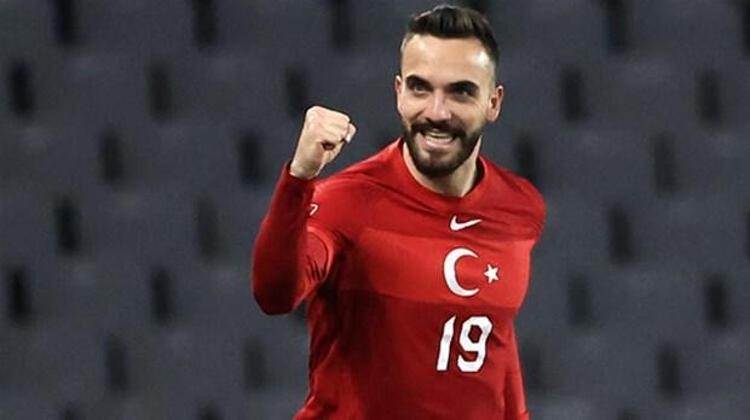 Önceliği yerli isimlere veren Galatasarayda, daha önce de gündeme gelen Kenan Karamanla tekrar temas kuruldu. Bir süre önce Beşiktaşla görüşen, Trabzonsporla prensip anlaşmasına vardığı iddia edilen milli forvete, Kimseye söz verme, bizden haber bekle mesajı gönderildi.