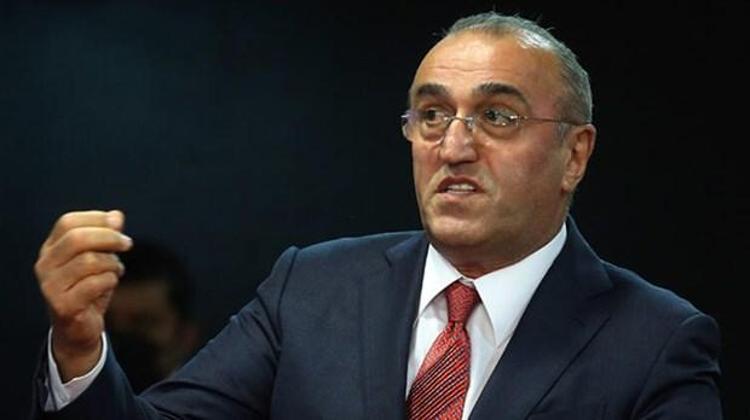Kongre süreci, başkan ve teknik direktör krizine rağmen, Galatasarayın transfer çalışmaları hız kesmeden devam ediyor. Fatih Terimin hazırladığı liste doğrultusunda kolları sıvayan Sarı-Kırmızılılarda, 2. Başkan Abdurrahim Albayrak transfer çalışmalarını bizzat yürütüyor.