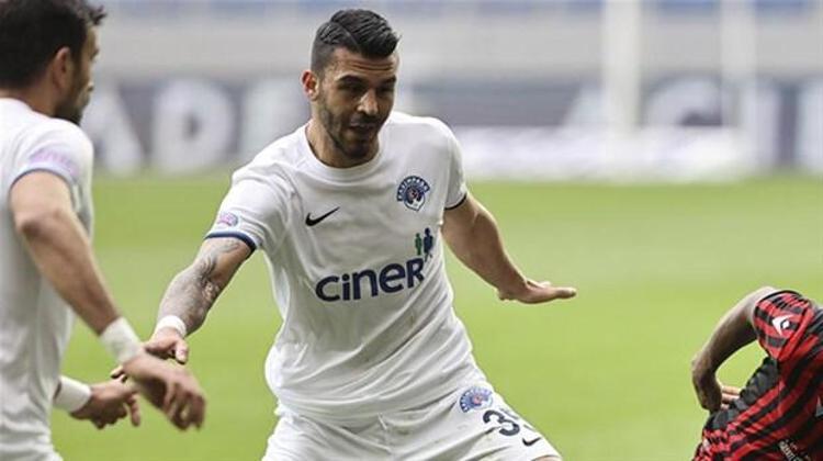 Yerli rotasyonunu da arttırmak isteyen Galatasarayın Aytaç ile 3 yıllık sözleşme yaparak yıllık 5 milyon TL ödemesi bekleniyor. Kasımpaşada bu sezon 26 lig maçında forma giyen Aytaç Kara, 4 gol atarken 2 asist yaptı. Kasımpaşa kariyerinde 64 maçta oynayan Aytaçın 12 golü ve 6 asisti bulunuyor. Aytaç daha önce Trabzonspor, Eskişehirspor, Bursaspor, Malatyaspor ve Altayda da oynadı.