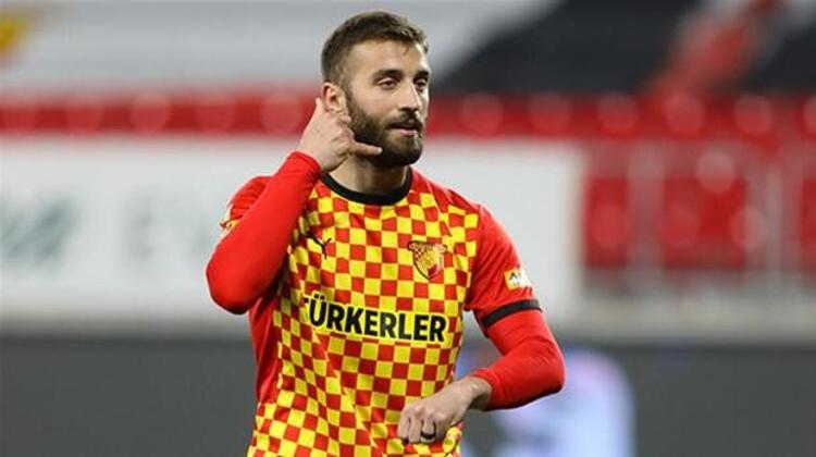 Sarı-kırmızılılar, Göztepe ile sözleşmesi sona eren Alpaslan Öztürk ile anlaşmaya vardı. 27 yaşındaki futbolcu, TT Stadına geçtikten sonra 3 yıllık sözleşmenin altına imzasını attı. Galatasarayın 27 yaşındaki stopere ilk yıl için 5,5 milyon TL, ikinci yıl için 6,5 milyon TL ve 3. yıl için 7,5 milyon TL vereceği kaydedildi.