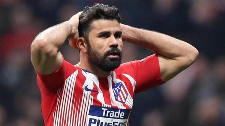 Özellikle Beşiktaş ve Fenerbahçenin geçtiğimiz sezonlarda Diego Costaya ilgisi bulunmuş fakat yıldız forvetin yıllık ücreti sebebiyle transferi gerçekleşmemişti. Fakat bu kez durum farklı. 6 aydır takım bulamayan Diego Costa artık Türkiye fikrine sıcak bakmaya başladı.