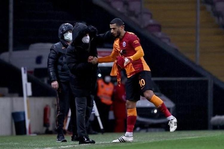 Peki arkadaşlar şimdi soruyorum; Belhandayı yollayan yönetim, Babelle sorunları olan yönetim, zaman zaman da Terimle sorunları olan yönetim... Bu hafta Galatasaray şampiyonluk maçı oynayacak ve lider Beşiktaşla puan puana... 1 puan da Feneri geçmiş durumda.