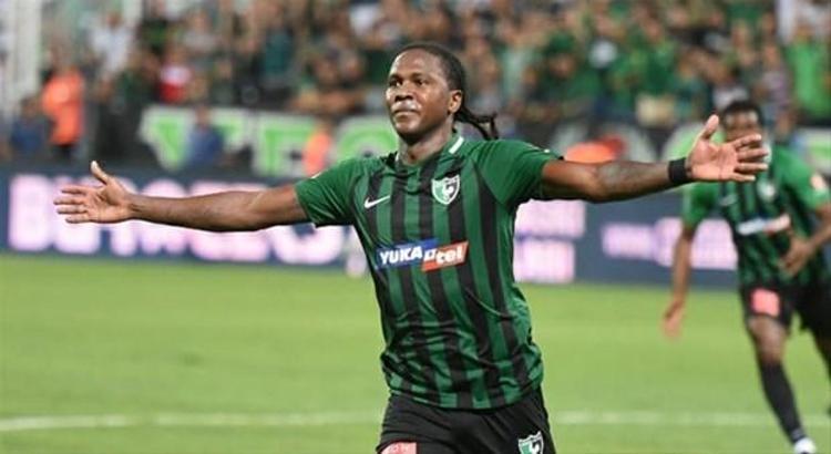 Deneyimli oyuncu için 1. Ligin yeni temsilcisi Eyüpsporun da devrede olduğu bildirildi. Uzun yıllardır Türkiyede top koşturan 35 yaşındaki forvet oyuncusu, Süper Ligde 188 maçta rakip fileleri 69 kez havalandırdı ve 11 golün pasını verdi.