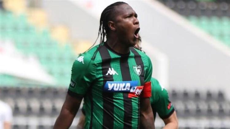 Siyah-beyazlı kurmayların listesinde son olarak Süper Ligde Denizlisporda forma giyen Rodalleganın olduğu öğrenildi. Denizlispor ile küme düşme acısı yaşayan Kolombiyalı forvet ile Manisa ekibinin kurmaylarının temasa geçtiği öğrenildi.