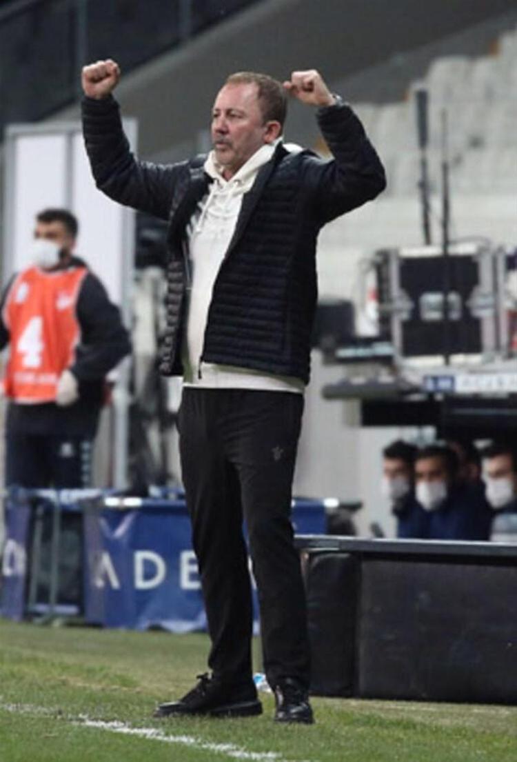 Beşiktaşın genç futbolcusu Rıdvan Yılmaz siyah-beyazlı forma altındaki ilk golünü attı. Beşiktaş altyapısından yetişen ve bu sezon Sergen Yalçının 17 maçta görev verdiği 19 yaşındaki futbolcu, mücadelenin 44. dakikasında profesyonel kariyerinin ilk golüyle tanıştı.