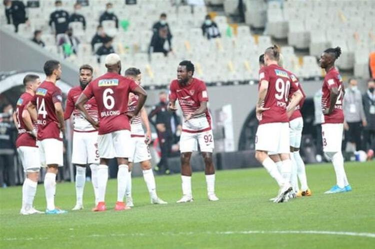 Beşiktaşın golcü isimlerinden Larin, Hatayspor maçında düğümü çözen isim oldu. 11, 14, 55 ve 65. dakikalarda attığı gollerle galibiyette önemli rol oynayan Larin, 4 haftalık aranın ardından gol sevincini 4 golle yaşadı.