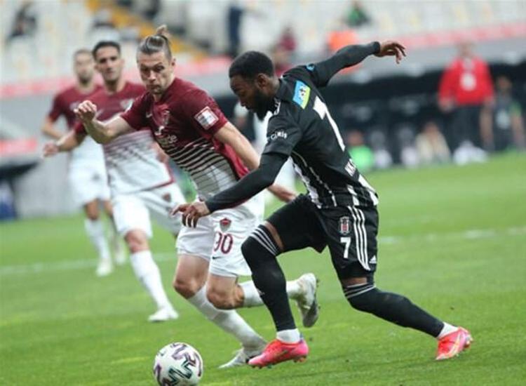 Hatayspor karşısında ilk yarıya 5 gol sığdıran Beşiktaş, aynı zamanda bir ilke imza attı. Siyah-beyazlı ekip lig tarihinde ilk kez bir maçın ilk yarısında rakip filelere 5 gol atarak tarihe geçti. Siyah-beyazlı ekip ayrıca bu sezonki en gollü galibiyetini aldı.