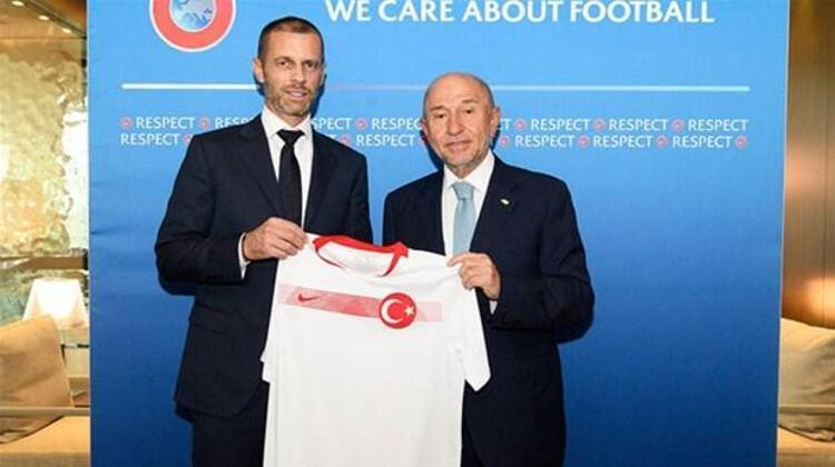 Bu kapsamda, UEFA Başkanı Aleksander Ceferin ve Yönetim Kurulu’na inanıyoruz, alacakları kararı sonuna kadar destekliyoruz. Önemli olan, zor zamanlardan geçtiğimiz bu süreçte, bu oyunun geleceği için bireysel değil birlik beraberlik içerisinde hareket etmek ve bu yönde kararlar almaktır.