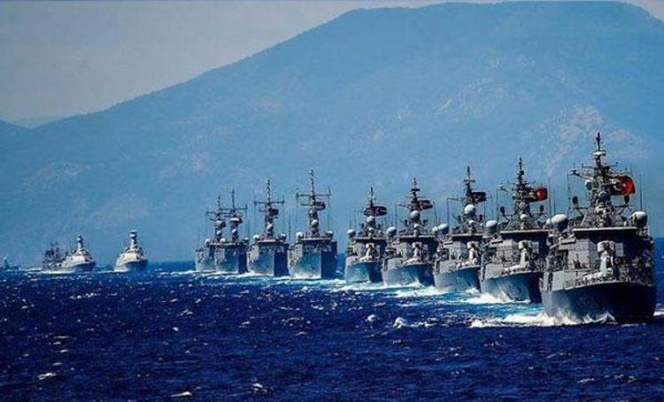 Türkiye’nin özellikle SİHA teknolojisinde yakaladığı başarılar dünya gündemini meşgul ederken, bir övgüde Türk donanmasına geldi.