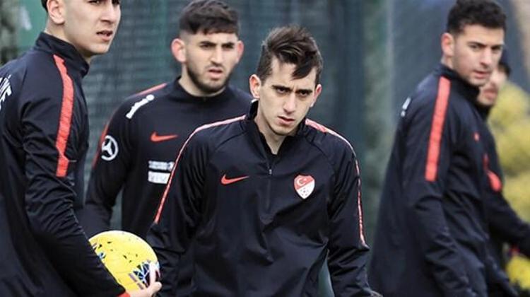 Fenerbahçede sezon sonu sözleşmesi bitecek Ömer Faruk Beyaz ile ilgili flaş gelişmeler yaşanıyor. Eski teknik direktör Erol Bulut döneminde Süper Ligde sadece 7 dakika süre alabilen ve sezon sonunda sözleşmesi sona erecek olan genç futbolcunun takımda kalıp kalmayacağı henüz belli değil.
