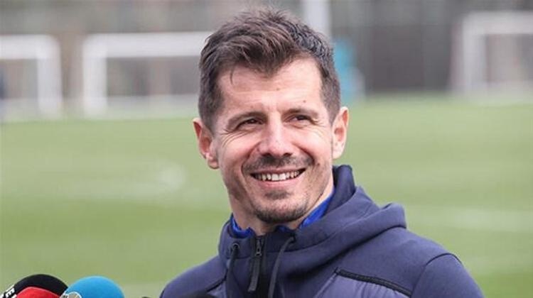 Belözoğlu hem saha dışı hem saha içi konularda söz sahibi konumda yer alıyor. Emre Belözoğlu, takımın başında çıktığı ilk maçta Denizlispor karşısında galibiyetle tanıştı ve teknik direktörlük kariyerine galibiyetle başladı.