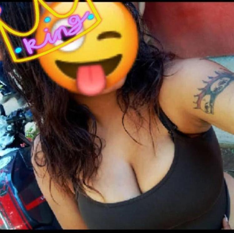 Eyaleti kan gölüne çeviren savaşta kadın suikastçı La Cholita öne çıkıyor. La Cholita, daha çok sosyal medyadaki dekolteli ve silahlı görüntüleriyle biliniyor.