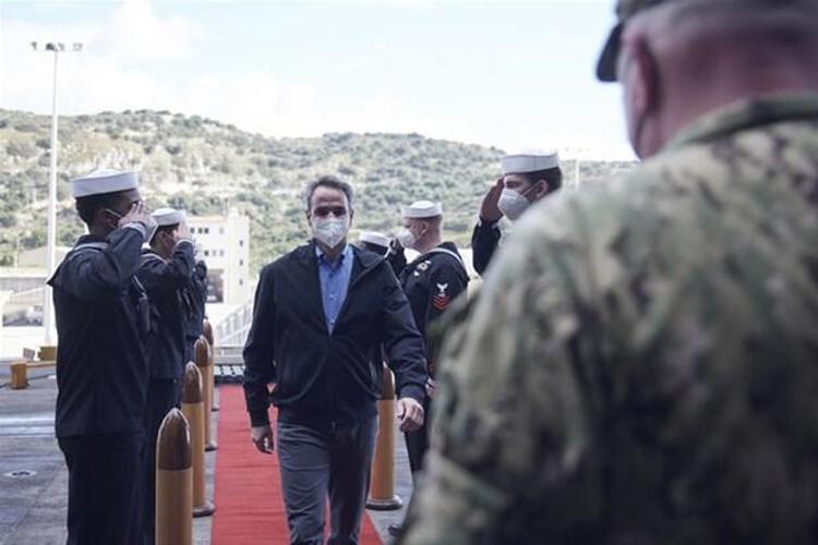 Giritteki Suda Üssünde halihazırda ABD uçak gemisi USS Eisenhower da demirlemiş durumda. ABD, Doğu Akdenizde göstere göstere Yunanistanın yanında saf tuttu. Başbakan Miçotakis, Suda Üssüne demirleyen USS Eisenhower uçak gemisini Mart ayı içerisinde ziyaret etti.