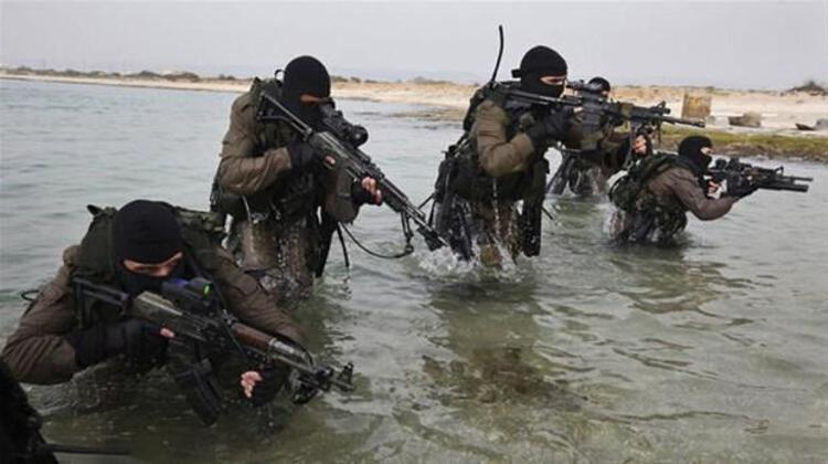 Doğu Akdenizde Türkiye karşısında çaresiz kalan Yunanistanın yardımına koşan ABD, uçak gemisi USS Eisenhower Girit Adasındaki Suda Üssünde demirliyken müttefikiyle yeni tatbikatlara girişti.