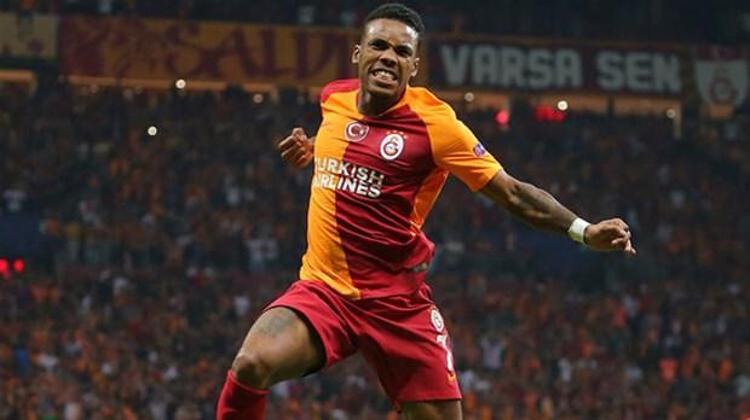 2016-2017 sezonunun devre arasında PAOKtan Galatasaraya transfer olan Garry Rodrigues hızı ve golleriyle kısa sürede dikkatleri üzerine toplamış ve Sarı Kırmızılıların 2017-2018 sezonunda elde ettiği şampiyonlukta Bafetimbi Gomis ile en büyük pay sahiplerinden olmuştu.