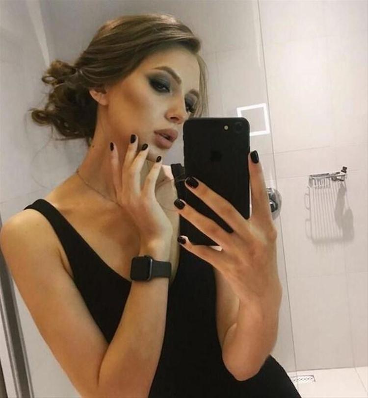 12 yaşında dans kariyerini bitiren Ekaterina, okulda futbol oynamaya başladı.