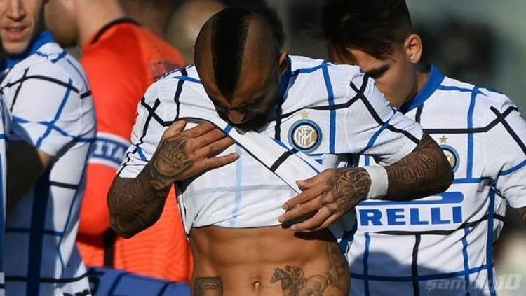 Sezon başında Barcelonadan İntere bonservissiz olarak gelen Vidalın, aynı şekilde Galatasaraya gidebileceği yorumları yapılıyor.